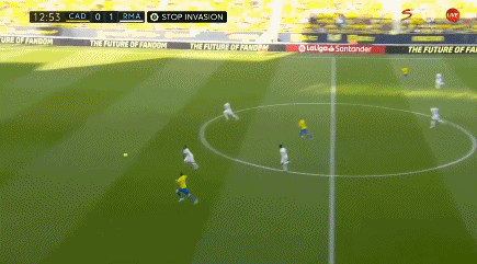 英超将迎第42次首尾对决，此前榜首球队30胜7平4负（英超第42次头尾大战将打响：榜首过往战绩30胜7平4负）