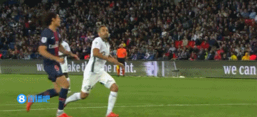 足球摄影最佳瞬间捕捉技巧（足球赛场精彩瞬间拍摄要领）